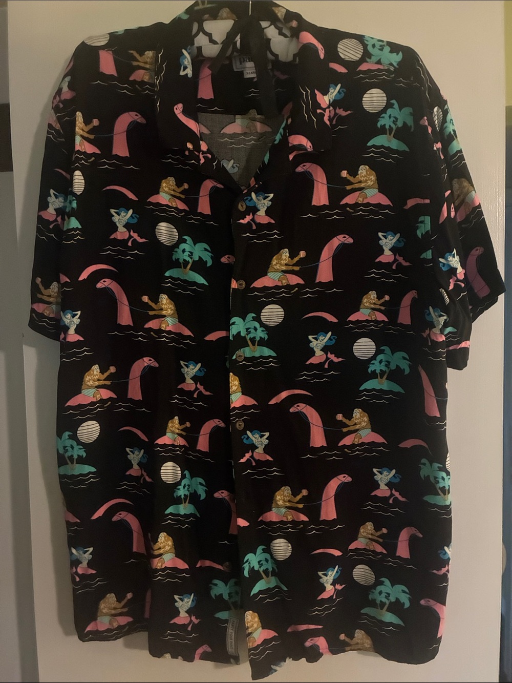 Men's Black Tropical Sea Creature Print Short-Sleeve Button Shirt